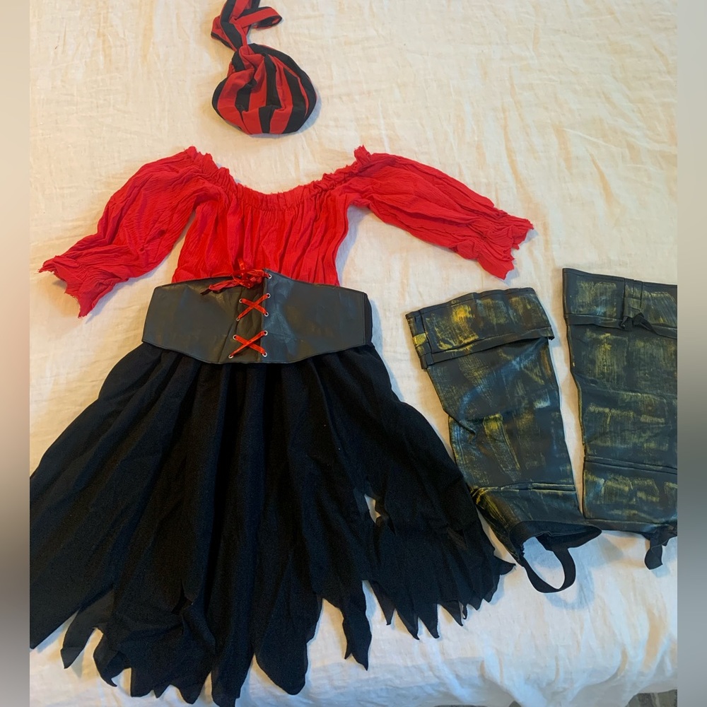 Adult Women’s Tattered Pirate Wench Costume Size Medium